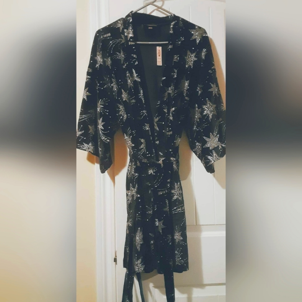 *New* Victoria Secret Robe M / L